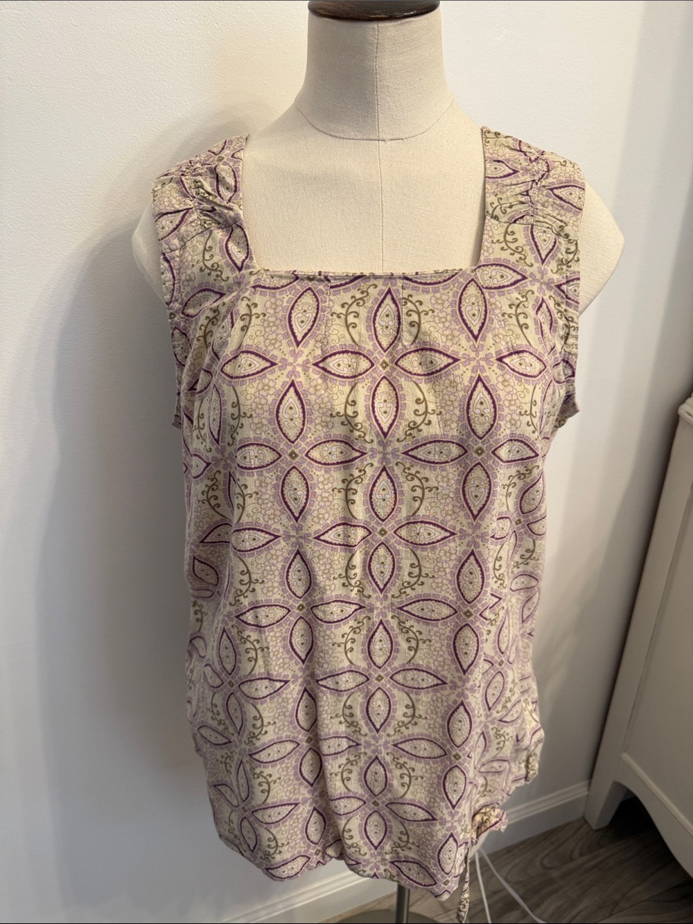 Columbia Square-Neck Sleeveless Tank Top in Purple and Cream Size Medium